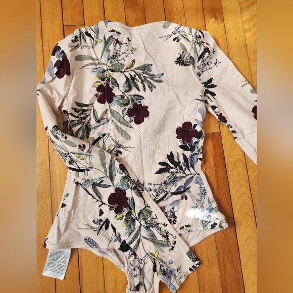Guess Floral Body Suit size xs - Picture 6 of 6